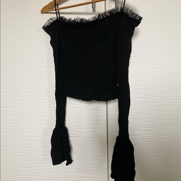 Off-shoulder top - Picture 2 of 3